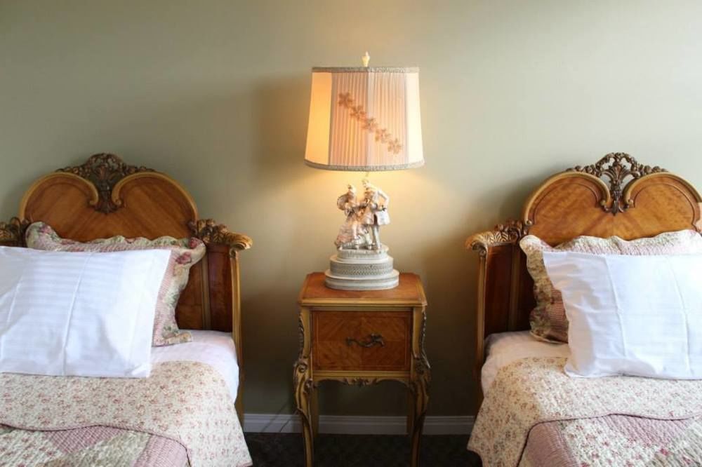 Honeycomb Bed & Breakfast Onanole Exterior photo