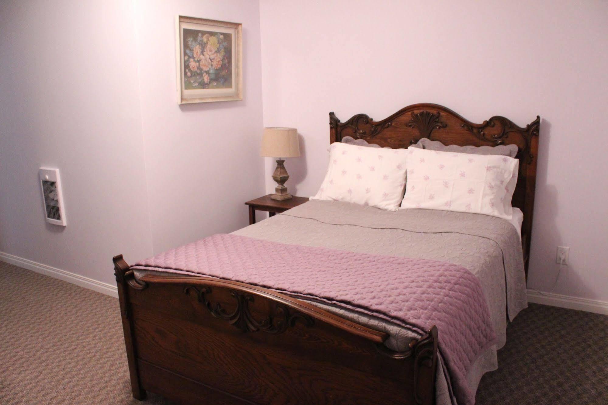 Honeycomb Bed & Breakfast Onanole Exterior photo